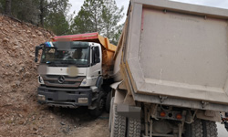 Manisa'da iki kamyon arpt: 2 yaral